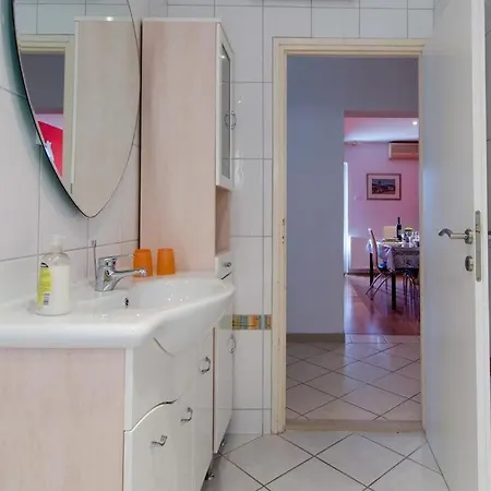 Apartment Trogir شقة تروغير